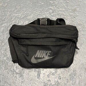 NIKE black nylon oversized fanny pack